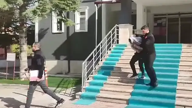 Konya'da otobüs yolculuğu cezaevinde bitti! İç çamaşırına saklamış