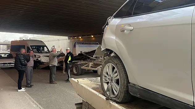 Konya'da otomobil ile servis aracı çarpıştı: 5 yaralı