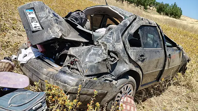 Konya'da otomobil tarlaya devrildi: 3 kişi yaralandı