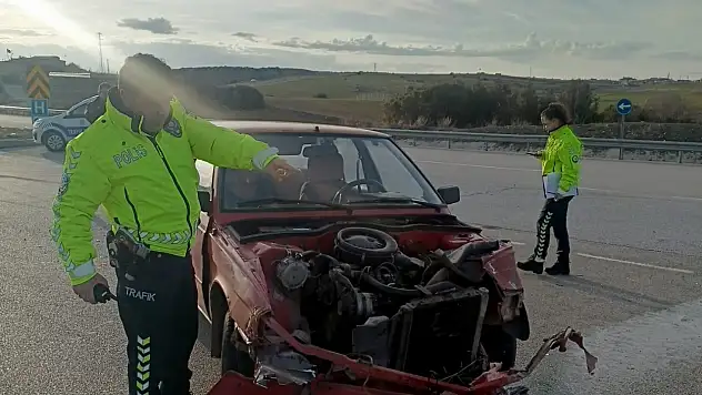 Konya'da otomobil TIR'la çarpıştı: 2 yaralı