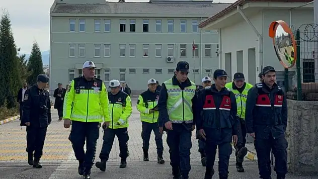 Konya'da özel öğrenciler jandarma ile trafik uygulamasına çıktı!