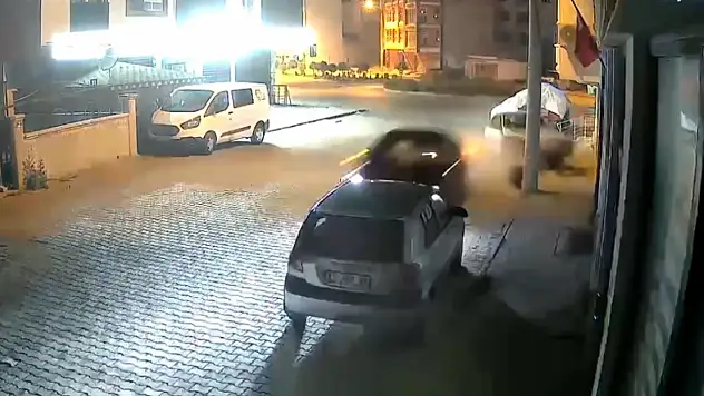 Konya'da park halindeki araçları hurdaya çıkaran kaza