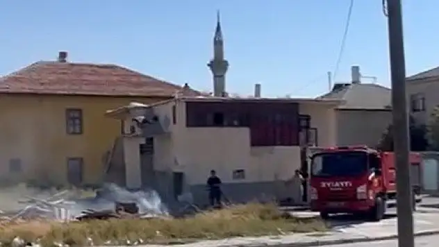 Konya'da peş peşe yangın! İki mahallede alevlere müdahale