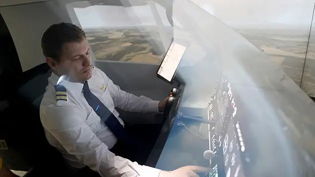 Konya'da Pilot adayları gerçek uçuşa simülatörle hazırlanıyor