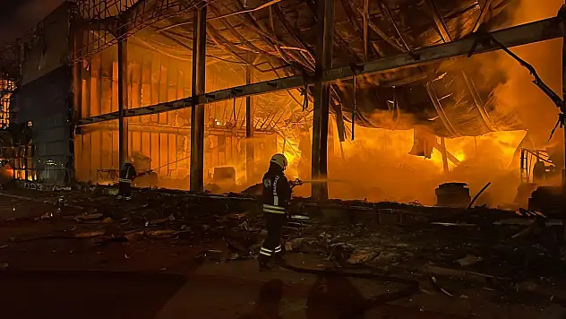 Konya'da plastik fabrikasında yangın