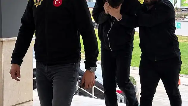 Konya'da polisten kaçamadılar: Çanta astarından hap, evden kilo kilo uyuşturucu çıktı