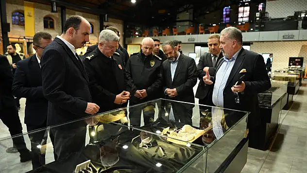 Konya'da Ramazan ruhunu yaşatan sergi: Kabe örtülerinden Sakal-ı Şerif'e
