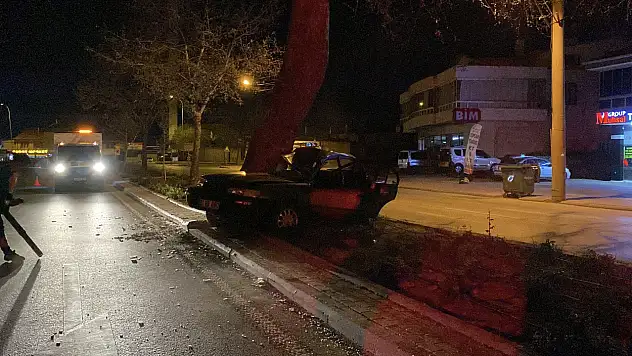 Konya'da seyir halindeki otomobil araca çarptı: Sürücü yaralandı!