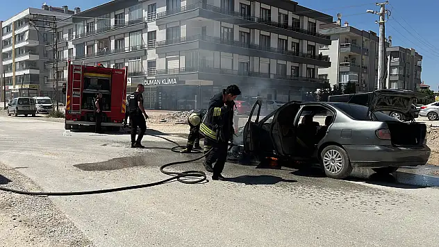 Konya'da seyir halindeki otomobil alevlere teslim oldu