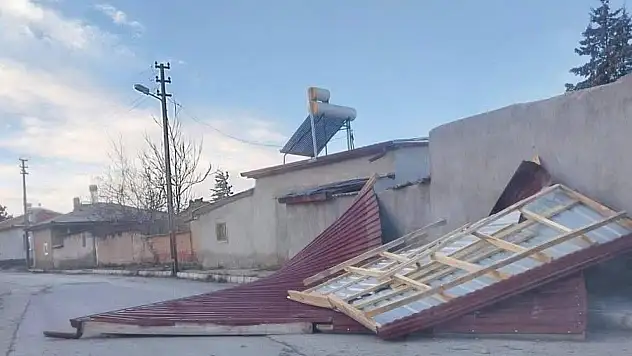 Konya'da şiddetli fırtına yıktı, geçti!