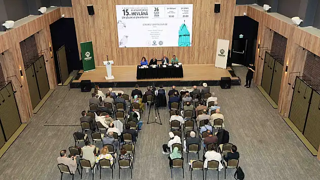 Konya'da şiir şöleni başladı! 6 ülkeden şairler Mevlana Şiir Şöleni'nde buluştu