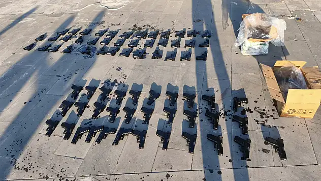 Konya'da silah operasyonu: Çok sayıda tabanca ele geçirildi