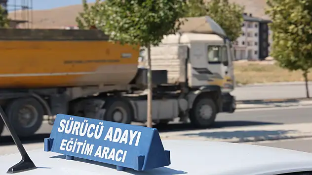 Dolandırıcılar 'Sınavsız ehliyet veriyoruz' deyip paraları topladılar