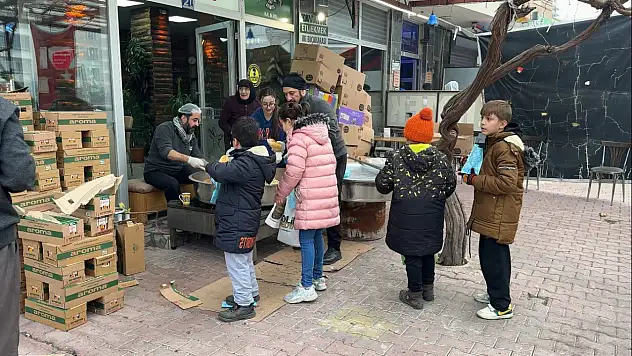Konya'da Şivlilikte çocukları şaşırtan sürpriz ikram