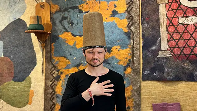 Konya'da sufi müzikle tanışan Rus dansçı Müslüman oldu