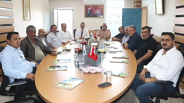 Konya'da süt üreticileri çözüm arayışında: Fiyat dalgalanlamarı, yem maliyetleri gündemde