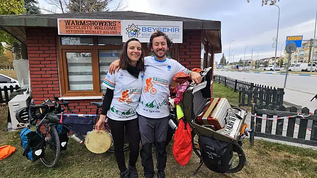 Fransa'dan bisikletle yola çıkan ikili, insanlığın ortak dilini Konya'ya getirdi