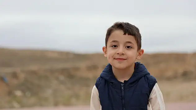 Konya'da tedavi bekleyen küçük Cafer'e İzmirli gönüllüler sahip çıktı