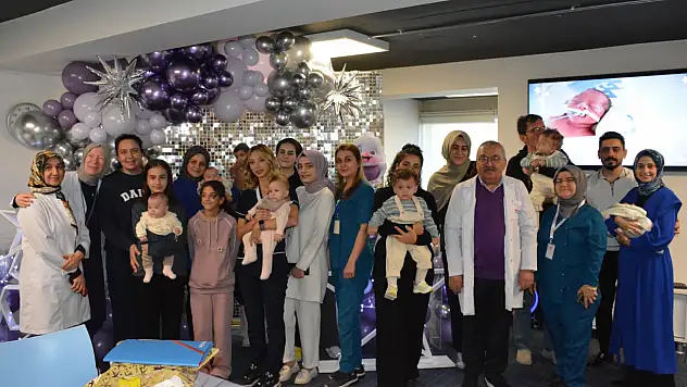 Konya'da tedavisini tamamlayan bebeklere mezuniyet belgesi verildi
