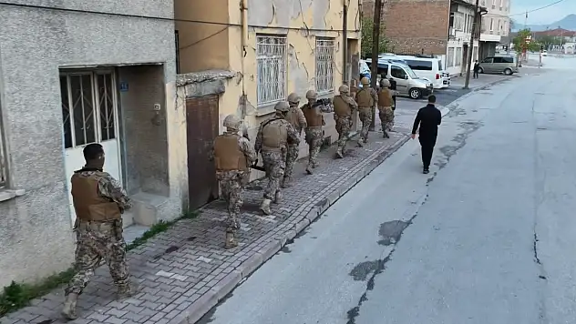 Konya'da tefecilere şafak operasyonu: Çok sayıda gözaltı var! Milyonlarca paraya el konuldu