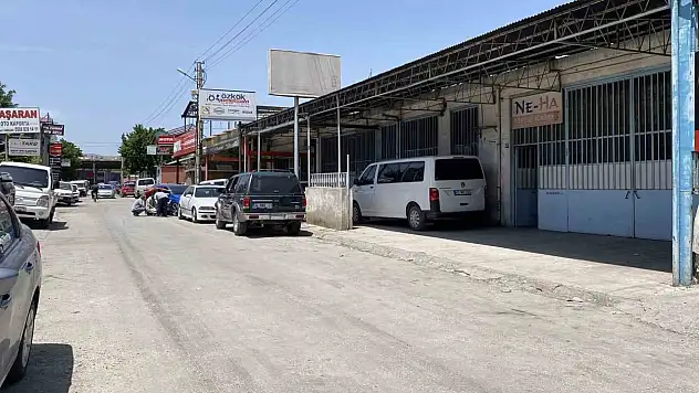 Konya'da tehlikeli anlar: Vinçle havada asılı kaldı!