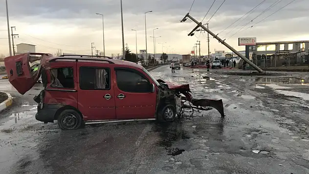 Konya'da TIR ile kamyonet çarpıştı: 1 yaralı