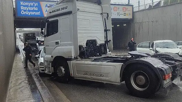 Konya'da TIR ve 2 otomobil kazaya karıştı!