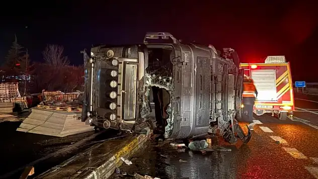Konya'da TIR ve otomobil çarpıştı: Bir yaralı!