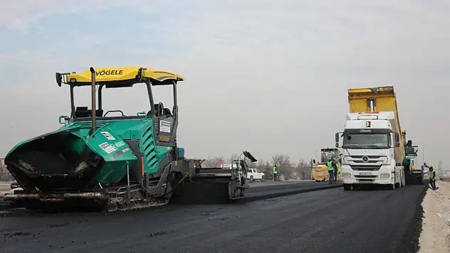 Konya'da tramvay hattı çalışmaları hız kesmeden sürüyor: Aslım caddesi'nde asfalt yenileme başladı!