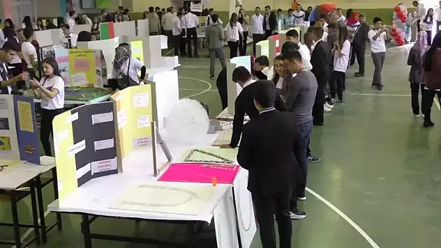 Konya'da TÜBİTAK 4006 Bilim Fuarı