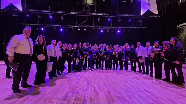 Konya'da Türk Halk Müziği Rüzgarı Esti: 'Giz'de Kalan…' Konseri Büyük Beğeni Topladı