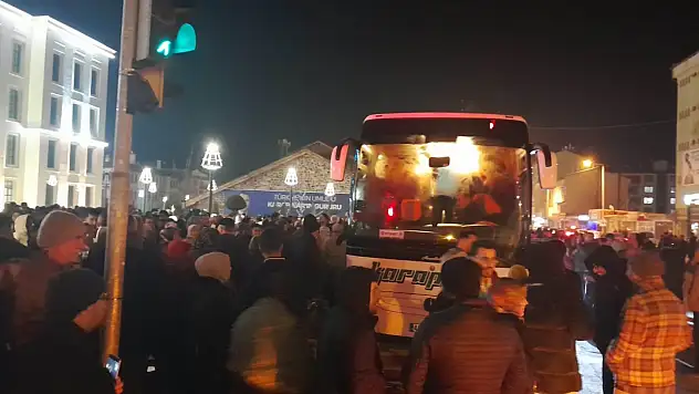 Konya'da umre yolcuları dualarla uğurlandı