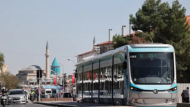 Konya'da üniversite öğrencilerine toplu ulaşımda ücretsiz kullanım imkanı