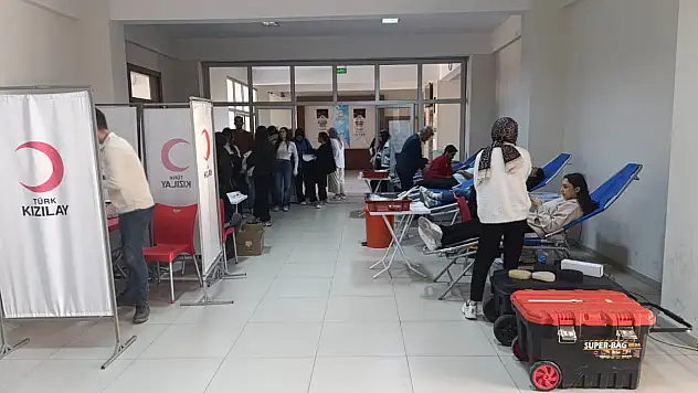 Konya'da üniversiteli gençler 1 günde yüzlerce hayata dokundu