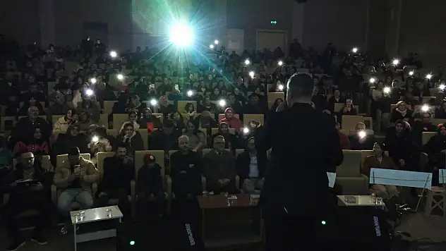 Konya'da unutulmaz arabesk gecesi: Dev organizasyon yoğun ilgi gördü