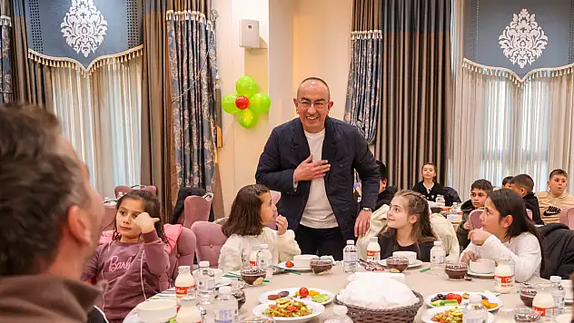Konya'da unutulmaz Ramazan akşamı: Çocuklar ilk iftarlarını yaptı