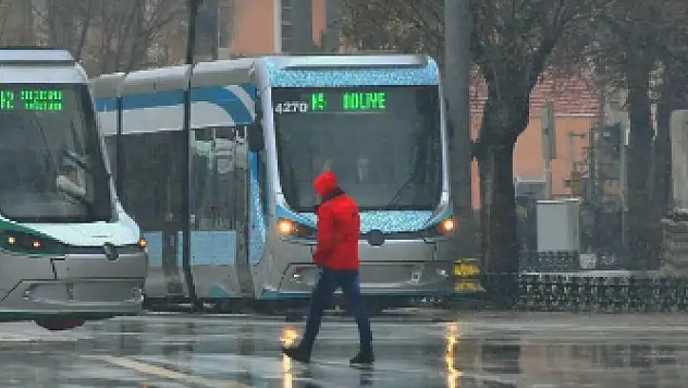 Konya'da uyarı üstüne uyarı: Yağmurluk, şemsiye ne varsa alın!