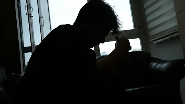 Konya'da uzmandan ailelere uyarı: Kontrolsüz sosyal medya kullanımı riskleri artırıyor