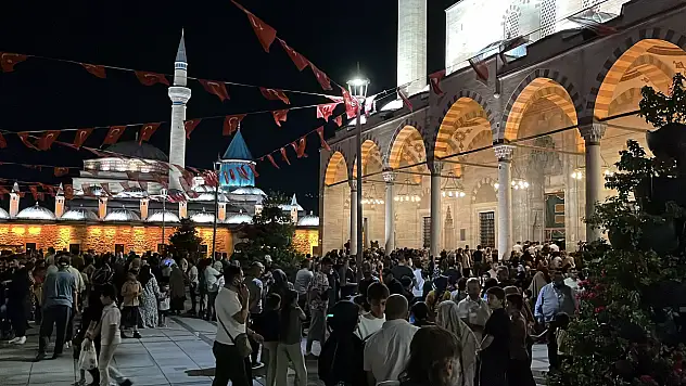 Konya'da vatandaşlar camilere akın etti!