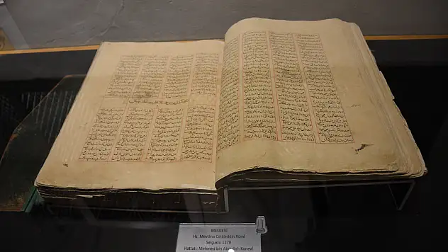 Konya'da Vuslat'ın 750. yılında Mesnevi'nin tıpkıbasımı yapıldı