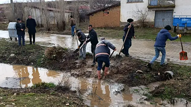 Konya'da yağmur sonrası başkan sahaya indi!