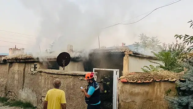 Konya'da yanan ev kullanılamaz hale geldi