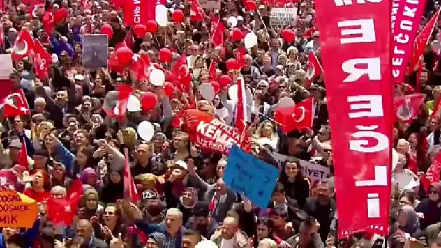 Konya'da yapılan CHP mitinginde basına yansıyan bazı renkli kareler!