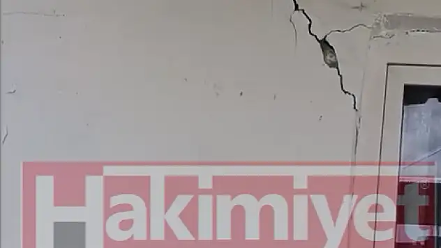 Konya'da yaşanan deprem sonrası derin çatlaklar oluştu!