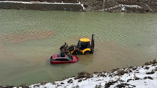Konya'da yayla yolu göle döndü: 4 kişilik aile mahsur kaldı
