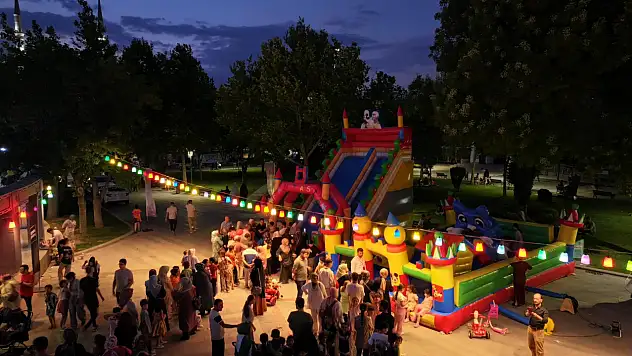 Konya'da yaz akşamları çocuklar için Kültürpark'ta şenleniyor