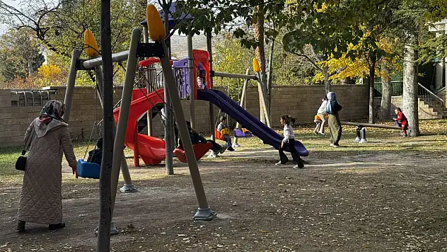 Konya'da yazdan kalma hafta sonu yoğunluğu: Meram sonbaharın renkleriyle büyüledi