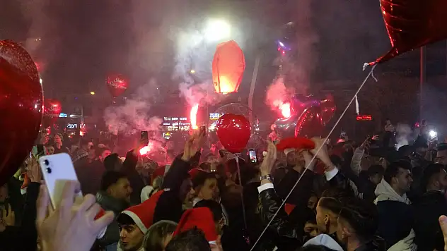 Konya'da yılbaşı coşkusu sokağa taştı!