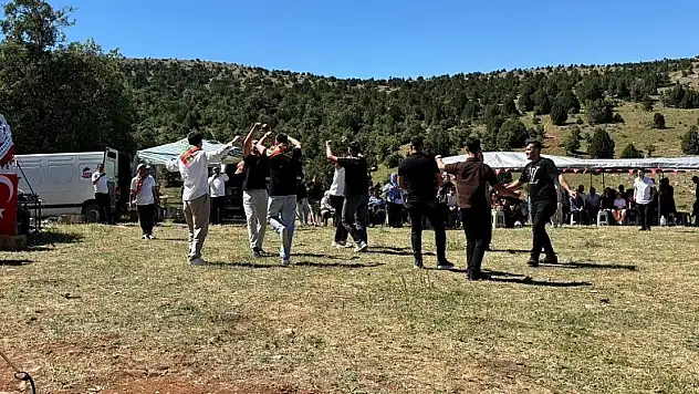 Konya'da yılların geleneği onlarca kişiyi aynı sofrada buluşturdu