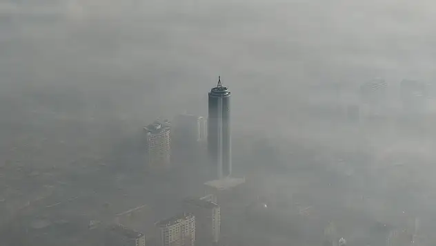 Konya'da yoğun sis etkili oldu: Binalar görünmez hale geldi